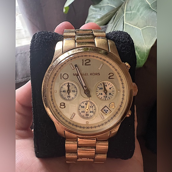 AUTHENTIC GOLD MICHAEL KORS WATCH - Picture 2 of 2